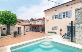 Amazing home in Foli with Outdoor swimming pool, WiFi and 5 Bedrooms